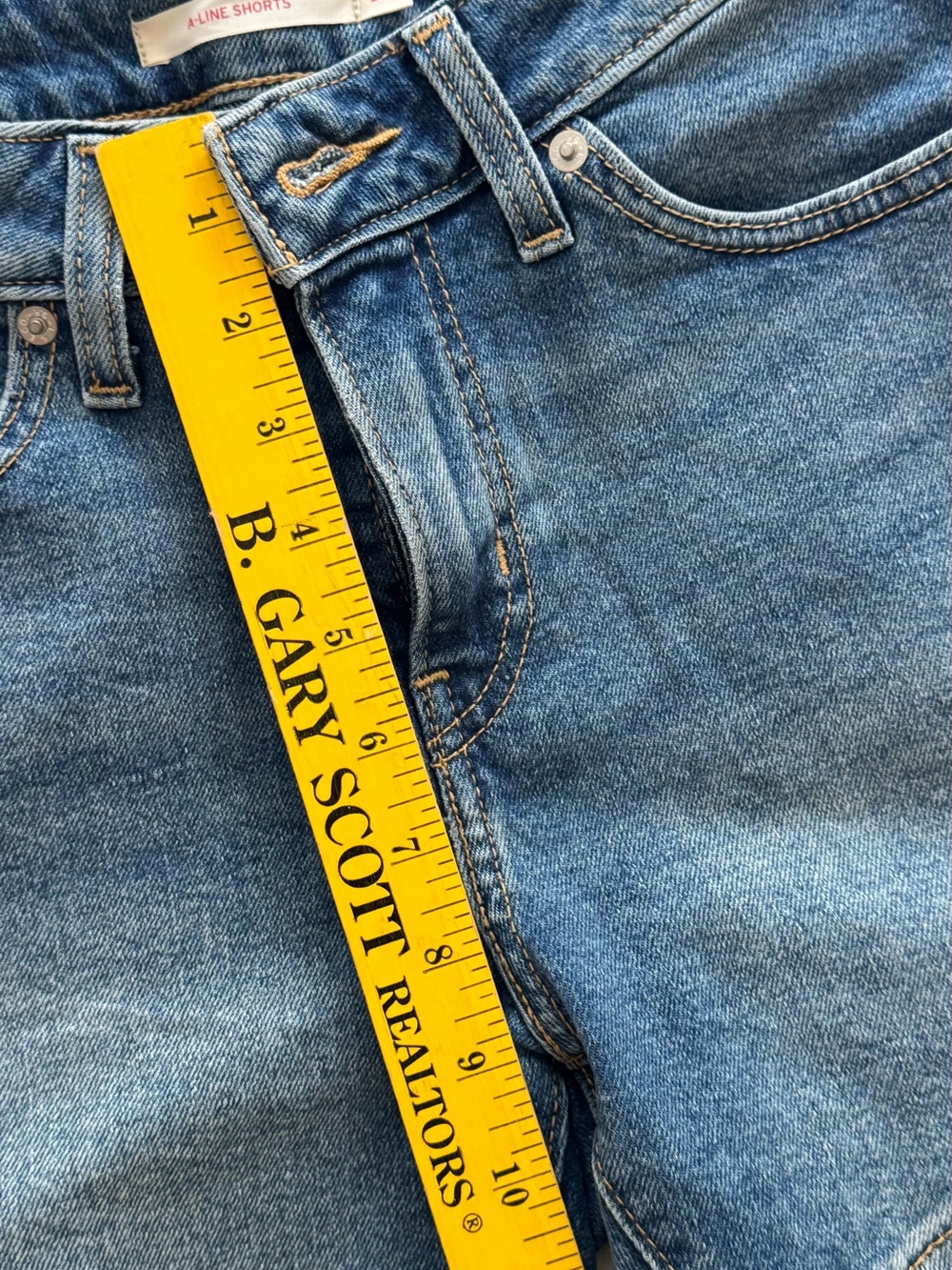 Levi's Classic Blue Denim High-Rise Shorts - Picture 6 of 8